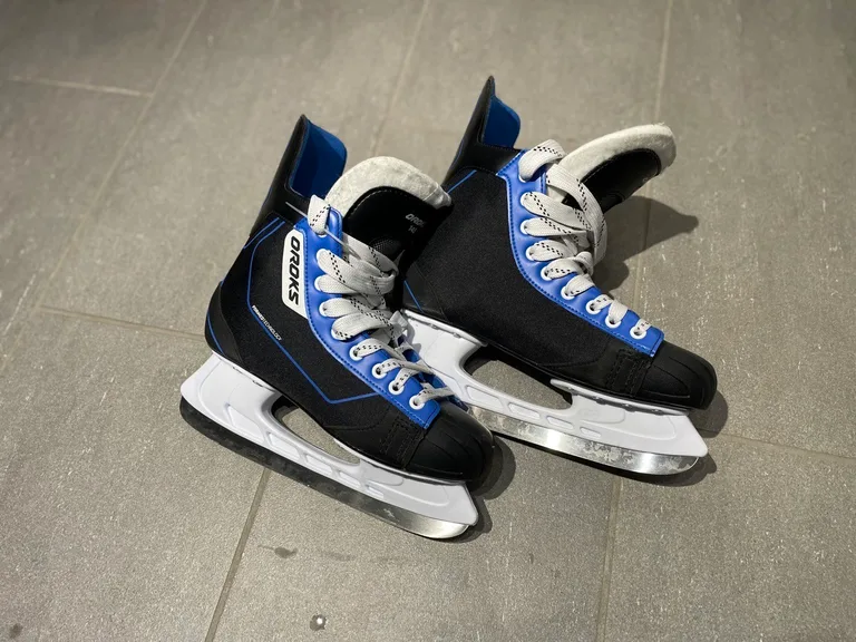 Patins à glace OROKS noir et bleu taille 43