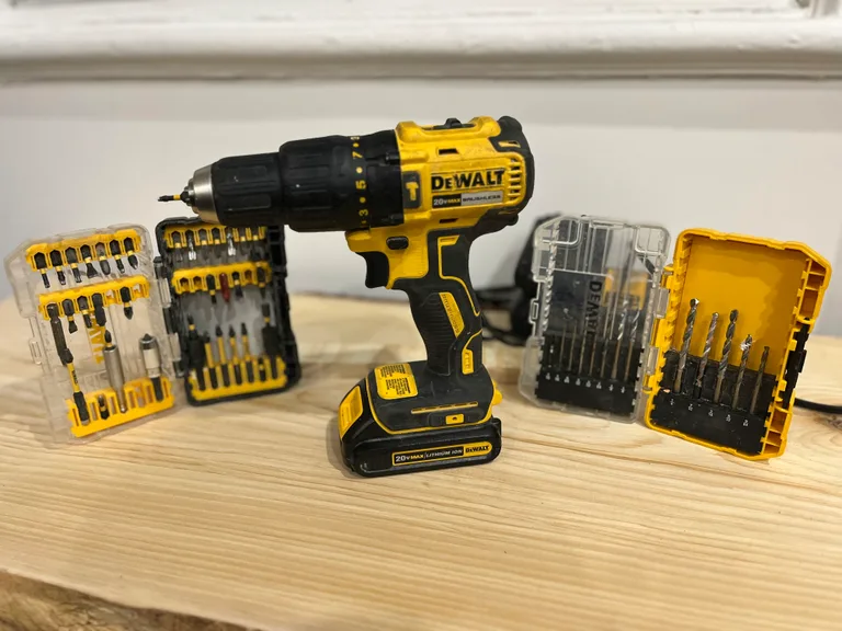 Perceuse-visseuse sans fil DeWalt 20V jaune et noir