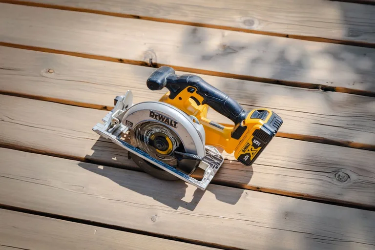 Scie circulaire sans fil DeWalt 20V